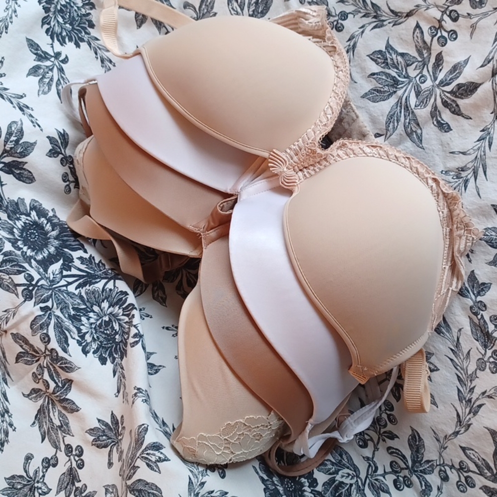 4 Bras - 32DDD Victoria's Secret & Wacoal